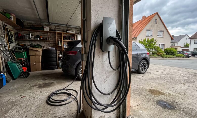 Was ein E-Auto wirklich noch wert ist: Warum sich Elektrofahrzeuge bei der Wertermittlung anders verhalten als Verbrenner